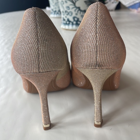 Kenneth Cole Romi pump gold metallic size 9.5 - Picture 3 of 6